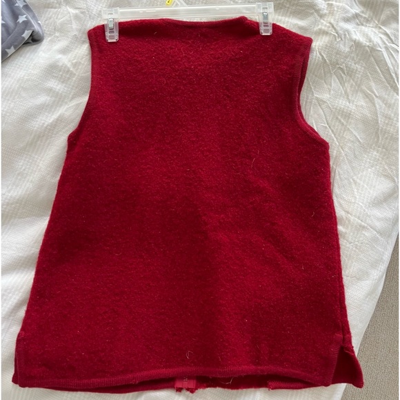 Red winter vest - Picture 3 of 3